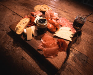 Planche charcuterie-fromages 3